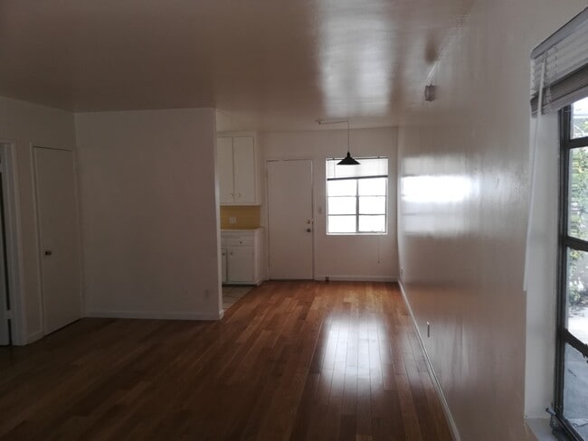 1342 Yale St, Unit B