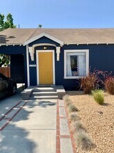 2700 Exposition Pl in Los Angeles, CA - Building Photo - Building Photo