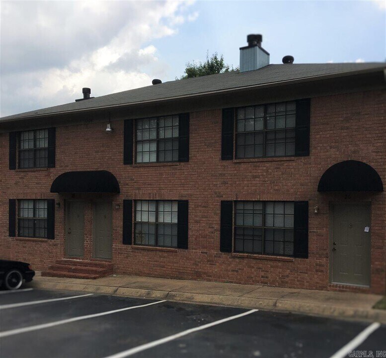 1803 Reservoir Rd in Little Rock, AR - Building Photo