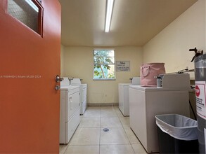 4334 NW 9th Ave, Unit 9-2H in Deerfield Beach, FL - Building Photo - Building Photo