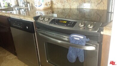 201 Ocean Ave in Santa Monica, CA - Building Photo - Building Photo