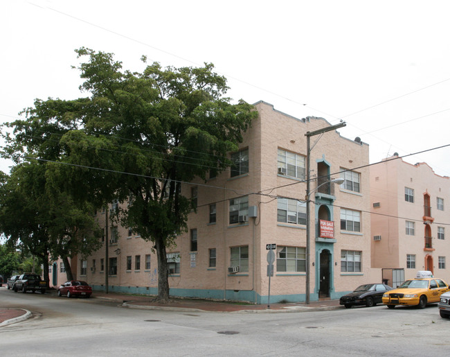 Earl Apartments in Miami, FL - Building Photo - Building Photo