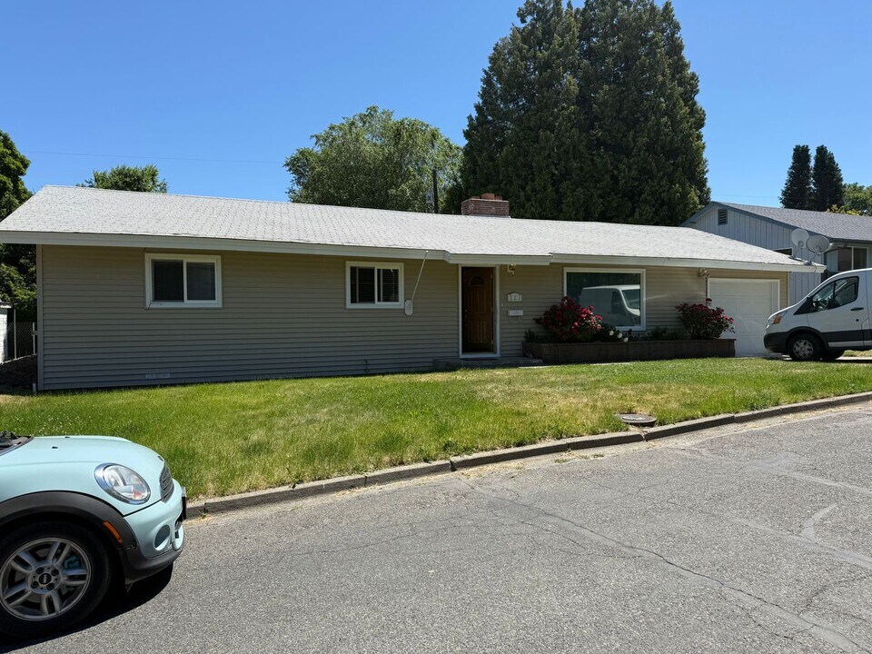 223 Cleman Ave in Yakima, WA - Building Photo