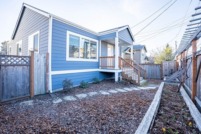 property at 2425 S Judkins St