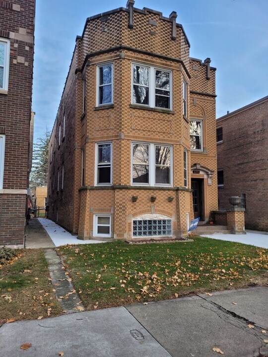 6115 N Meade Ave, Unit G in Chicago, IL - Building Photo