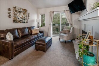 15300 112th Ave NE in Bothell, WA - Foto de edificio - Building Photo