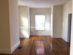 55 Bonair St, Unit 1 in Somerville, MA - Building Photo - Building Photo