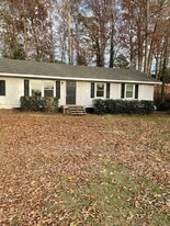 233 Camellia Cir in Gaffney, SC - Building Photo