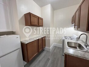 2 Ware St in Cambridge, MA - Building Photo - Building Photo