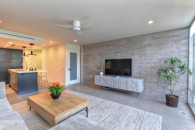 4411 N 40th St in Phoenix, AZ - Building Photo - Building Photo