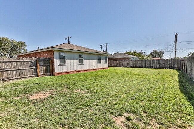 2302 Kewanee Ave in Lubbock, TX - Building Photo - Building Photo