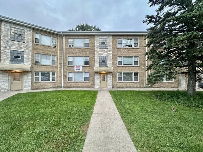 property at 7628 N Milwaukee Ave