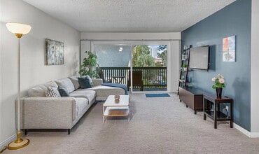 564 N Bellflower Blvd in Long Beach, CA - Building Photo - Building Photo