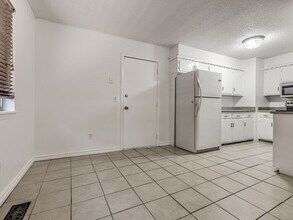 401 Oak Creek Dr in Yukon, OK - Building Photo - Building Photo