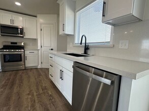 2518 Blade Ave in Bakersfield, CA - Building Photo - Building Photo