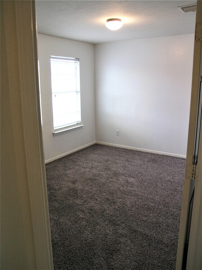 2926 Meadowglen Crest in Houston, TX - Building Photo - Building Photo