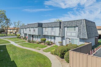 34643 Fremont Blvd in Fremont, CA - Foto de edificio - Building Photo