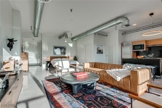 200 Hoover Ave in Las Vegas, NV - Building Photo - Building Photo
