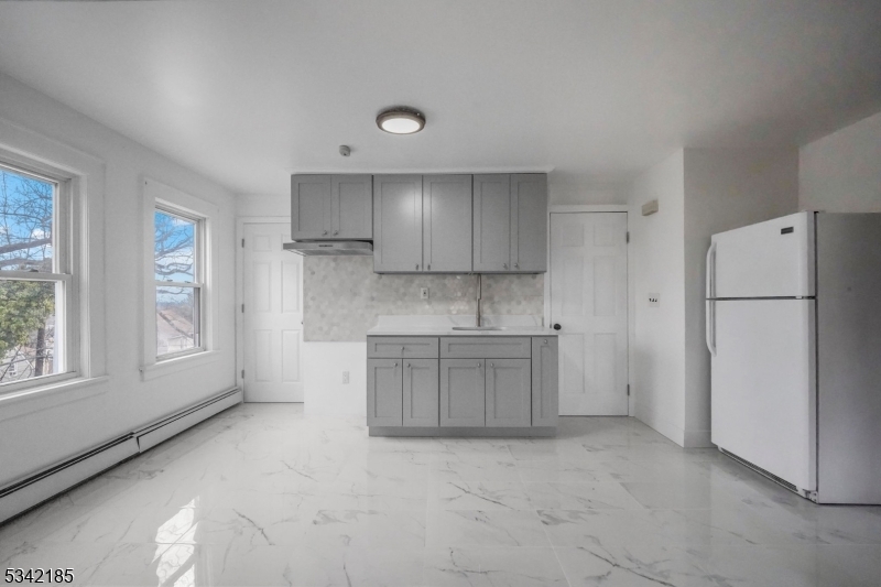 20 Summit Ave in Hawthorne, NJ - Building Photo