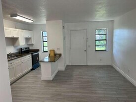 1081 SE Monterey Rd in Stuart, FL - Building Photo