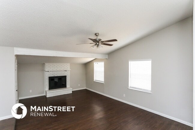 710 Bluebonnet Dr in Grand Prairie, TX - Building Photo - Building Photo