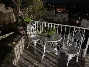 1745 College View Pl in Los Angeles, CA - Building Photo - Building Photo