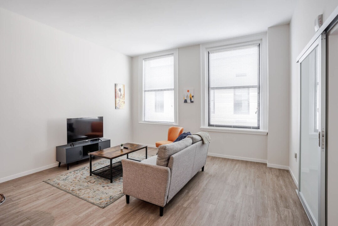 1 W 4th St in Cincinnati, OH - Building Photo