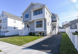 33 Hovey St, Unit 33 in Watertown, MA - Building Photo