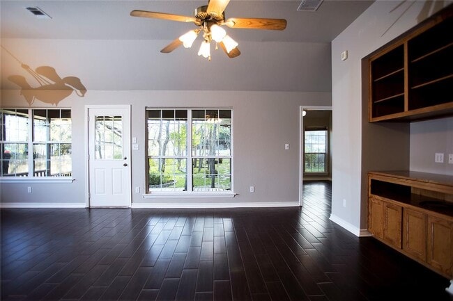 1401 Girard St in San Marcos, TX - Building Photo - Building Photo