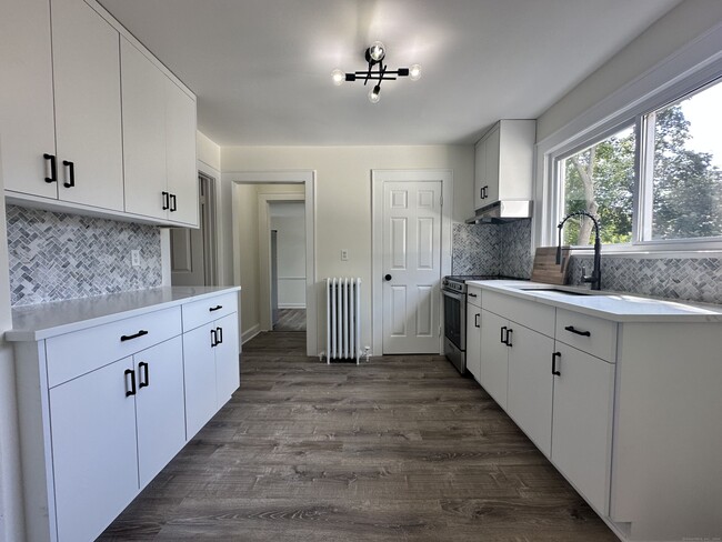 18 Cold Spring Rd in Stamford, CT - Building Photo - Building Photo