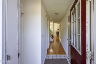 4 Justine Ct in Rensselaer, NY - Building Photo - Building Photo