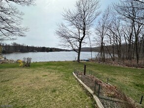 1 Lakeshore Dr W in Highland Lakes, NJ - Building Photo - Building Photo