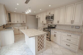 27544 Bernina Ave in Santa Clarita, CA - Building Photo - Building Photo