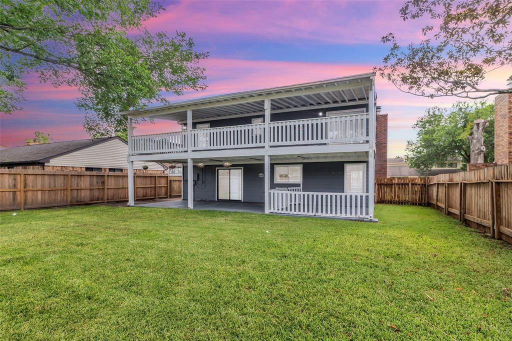 15830 Pipers View Dr in Webster, TX - Building Photo