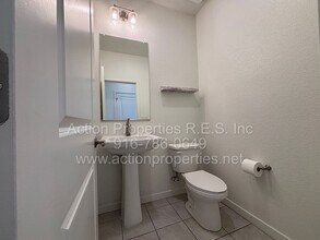 2041 Milky Way Cir in Roseville, CA - Building Photo - Building Photo