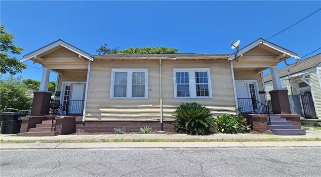 1625 Rousselin Dr in New Orleans, LA - Building Photo - Building Photo