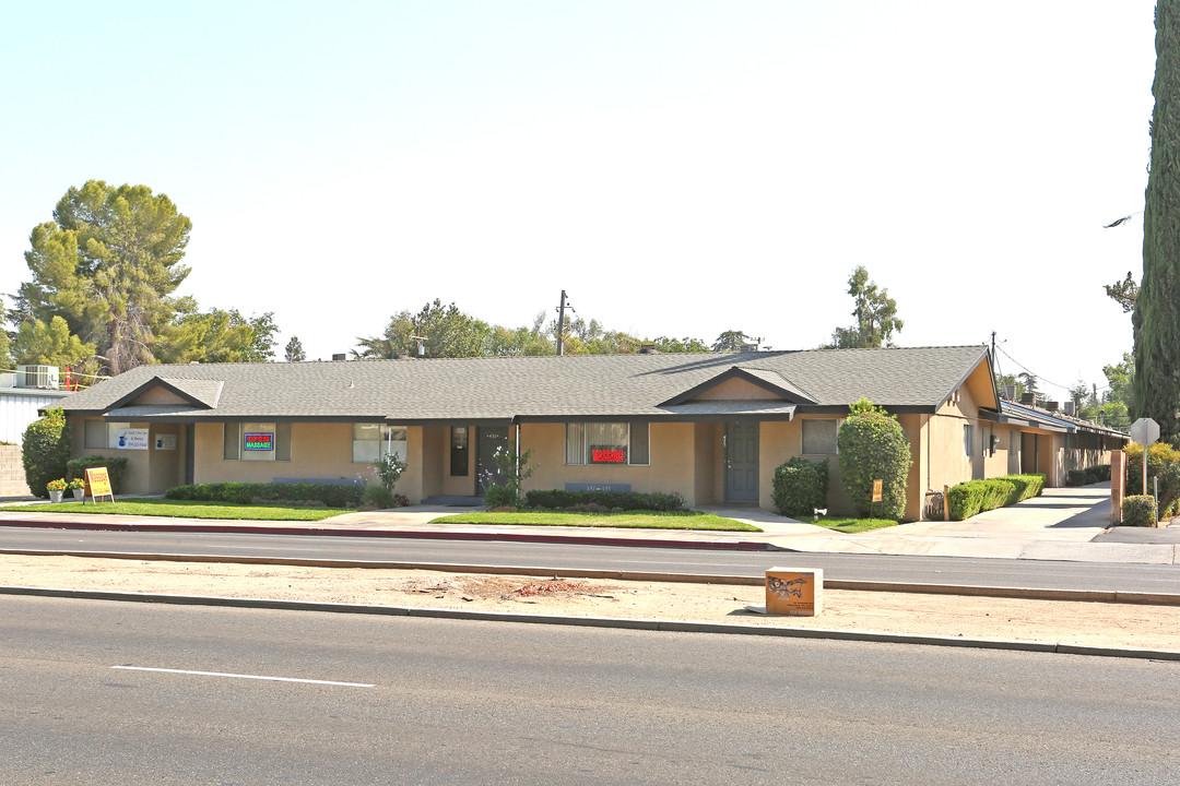 451-475 W Shaw Ave in Fresno, CA - Foto de edificio