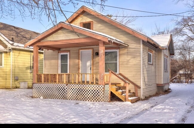 2004 Sheridan Ave in Saginaw, MI - Building Photo - Building Photo