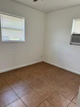 1708 Lauderdale Manor Dr in Fort Lauderdale, FL - Building Photo - Building Photo