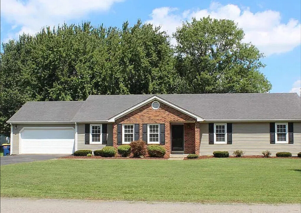 1312 Lois Ln in Bowling Green, KY - Building Photo