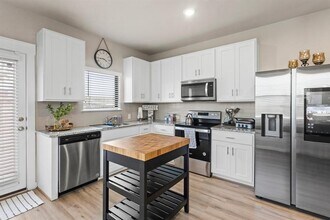 283 Fieldwood Dr in Buda, TX - Building Photo - Building Photo