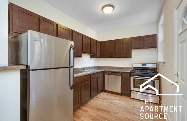 628 W Cornelia Ave, Unit 2 in Chicago, IL - Building Photo - Building Photo