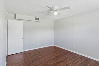 Tara Apartments in Texas City, TX - Building Photo - Building Photo