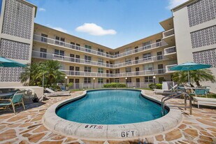 1131 SE 4th St in Boynton Beach, FL - Building Photo