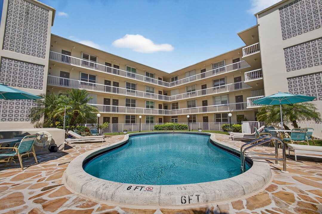 1131 SE 4th St in Boynton Beach, FL - Building Photo