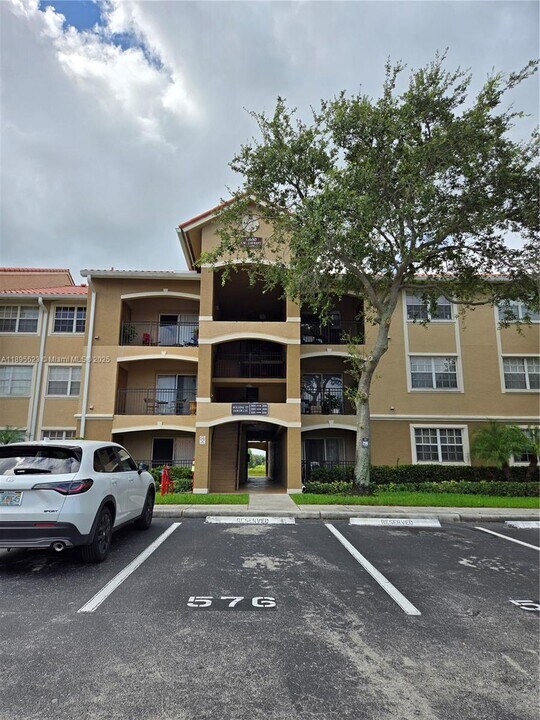 11630 SW 2nd St in Pembroke Pines, FL - Building Photo