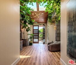 5922 Oakdale Ave in Los Angeles, CA - Building Photo - Building Photo