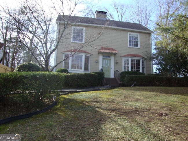 property at 3644 Kingsboro Rd NE