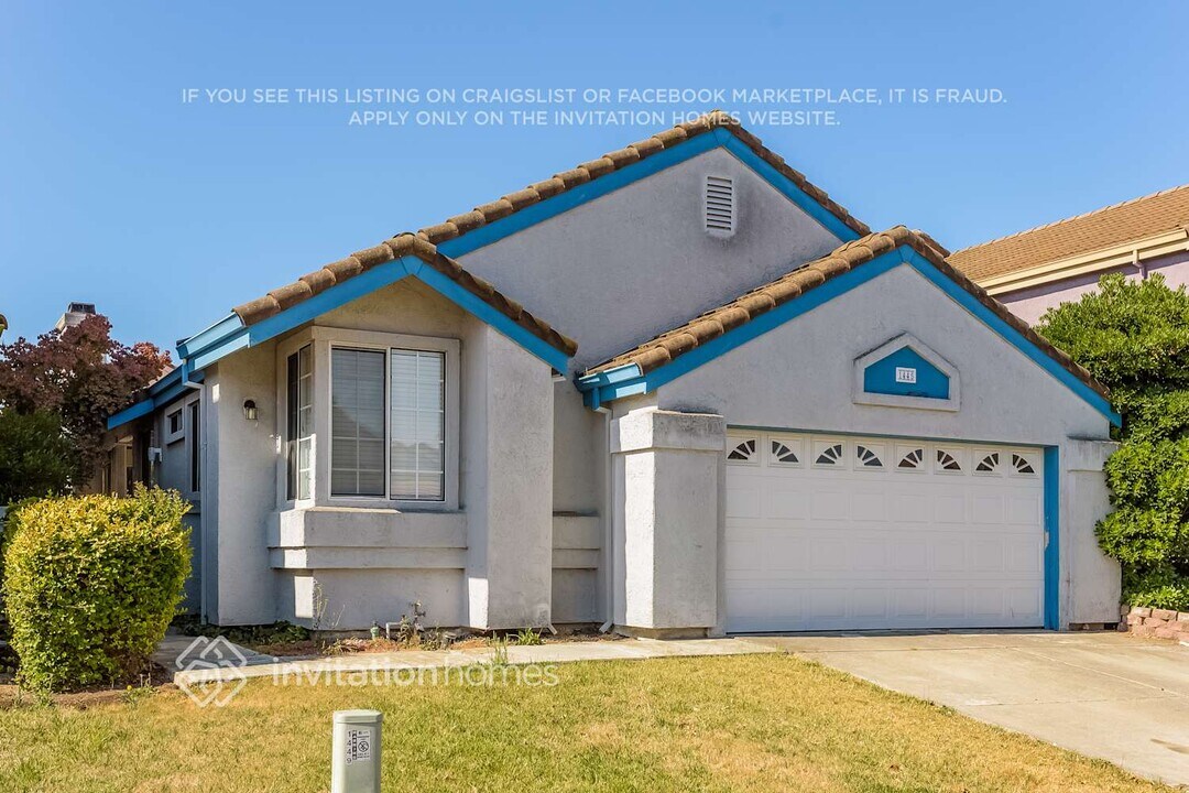 1445 Tillman St in Suisun City, CA - Building Photo