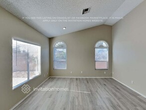 1055 W Sunward Dr in Gilbert, AZ - Foto de edificio - Building Photo